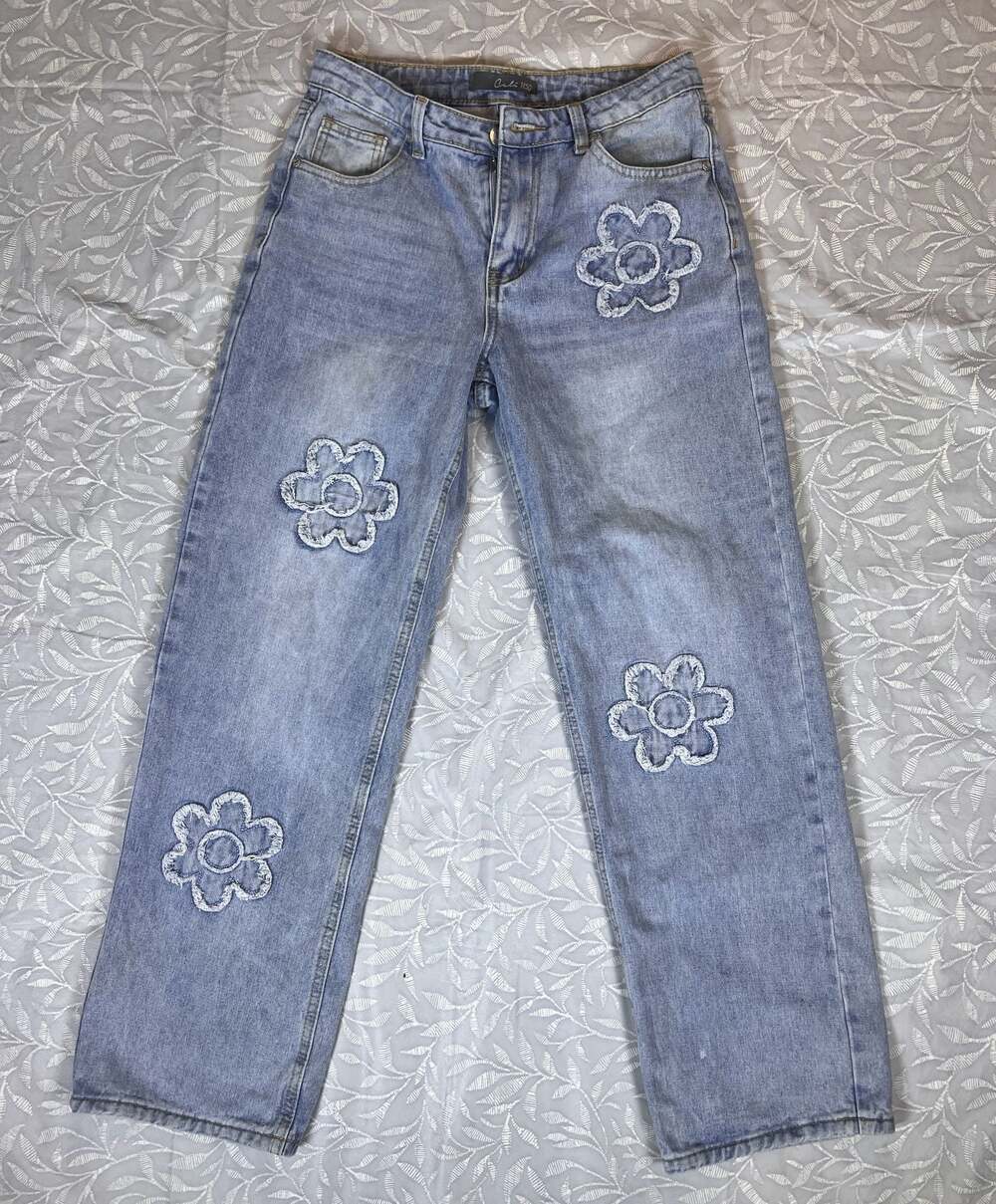 Cali 1850 Floral Embroidered Denim Jeans - Picture 3 of 9